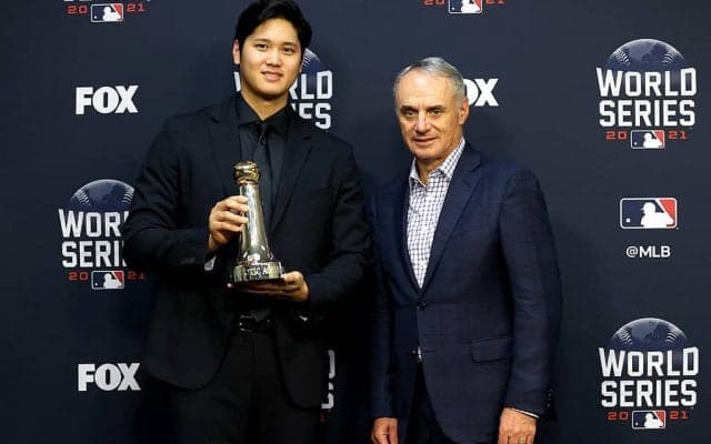 【MLB】コミッショナー特別表彰の大谷翔平、会見ではユーモアあふれるコメント　記念の像はティファニー製