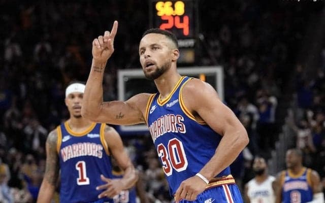 開幕4連勝を飾ったウォリアーズ…今後のカギはやはり”相棒”の復帰？