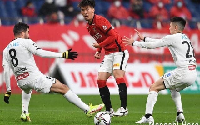 【天皇杯】浦和が準決勝進出!!ユンカー弾アシストの平野佑一「「正直、キャスパーは見えていませんでした」発言の真意【ガンバ大阪VS浦和レッズ】進化する浦和のダブルボランチ(1)