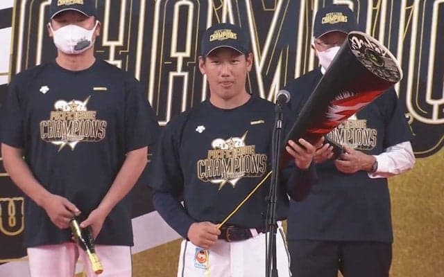 オリ祝勝会でまさかの“珍プレー”　やらかしちゃった28歳にファン「笑わせてくれる」