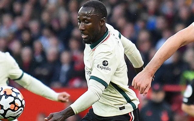 「AirPodsケース?」ユナイテッド戦で負傷交代のN・ケイタ、小さなすね当ても要因の1つか