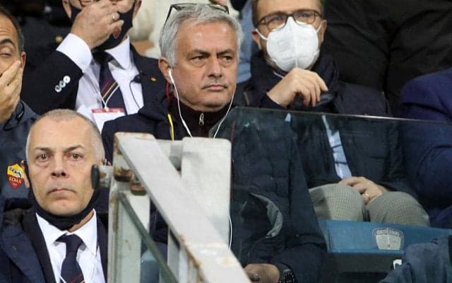 どこで食事を!? 退席処分で出禁のモウリーニョ監督がユーモアたっぷりの写真を披露