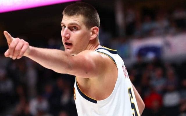 ジャズ戦で右膝を打撲したニコラ・ヨキッチ、構造上の損傷はなく長期離脱は回避へ