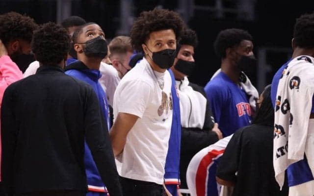 足首の負傷で離脱中のケイド・カニングハム、復帰の見通しが立たず