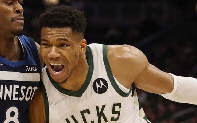 【NBA】DF4人に囲まれても得点　2季連続MVPスターの“規格外ダンク”に米仰天「4vs1だぞ」