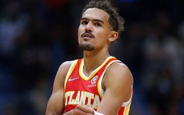 ホークスのトレイ・ヤングがレフェリーと接触したことで約170万円の罰金処分