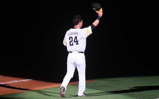 鷹・長谷川勇也、引退試合の裏側を公開　緊張の時も映す密着映像が「リアルすぎ」