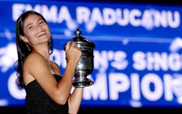 ラドゥカヌが全米優勝トロフィーを寄贈「ちょっとしたプレゼント」