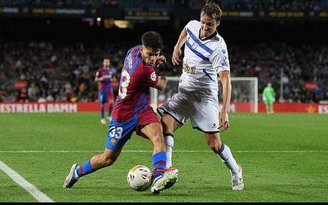 バルセロナ、セルジ暫定体制の初陣はホームでドロー…アグエロ＆ピケが負傷交代《ラ・リーガ》