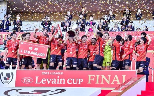 名古屋グランパスの選手が試合後のピッチでLINE電話！ その「気になるお相手」とは!?