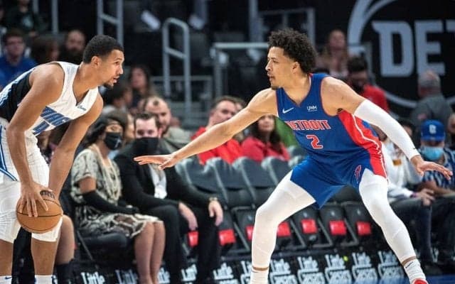 マジック戦でNBAデビューを飾ったケイド・カニングハム「今は自由にプレーできている」