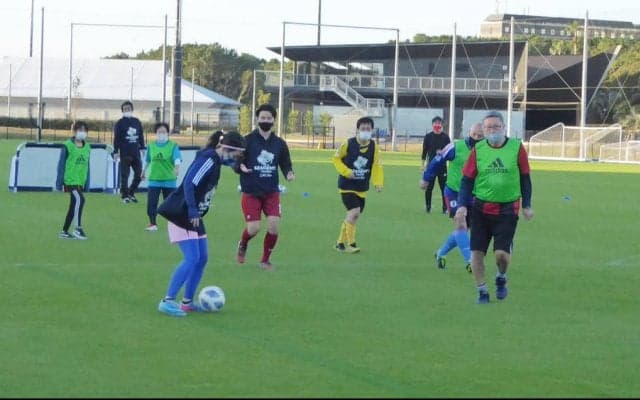 ウォーキング・フットボールを初体験/六川亨の日本サッカー見聞録