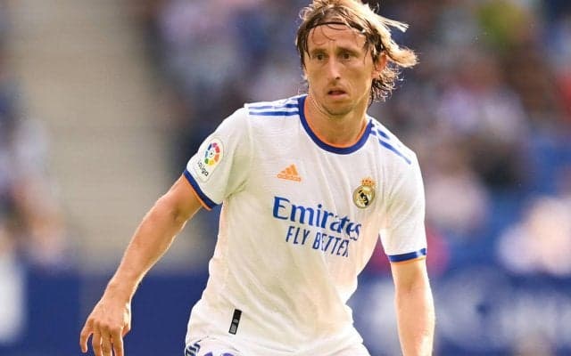 意外過ぎる！ 401試合目で初の出来事…モドリッチ、ついにレアルのキャプテンマークを巻く「誇りに思う」