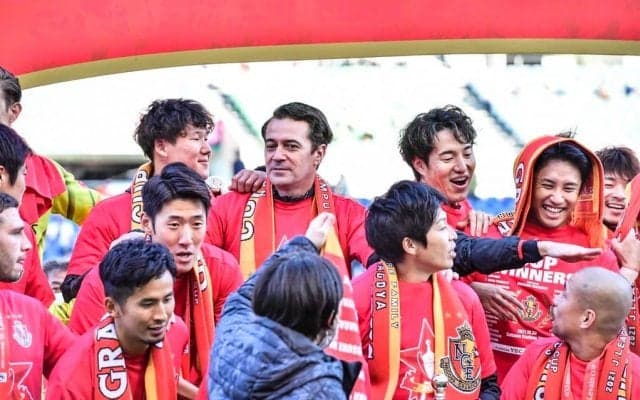 【ルヴァンカップ初優勝】名古屋11年ぶりのタイトルを呼んだ「追加点後のベンチ」での「ある出来事」【名古屋グランパスvsセレッソ大阪】監督と選手の「名古屋ファミリーのために」(1)