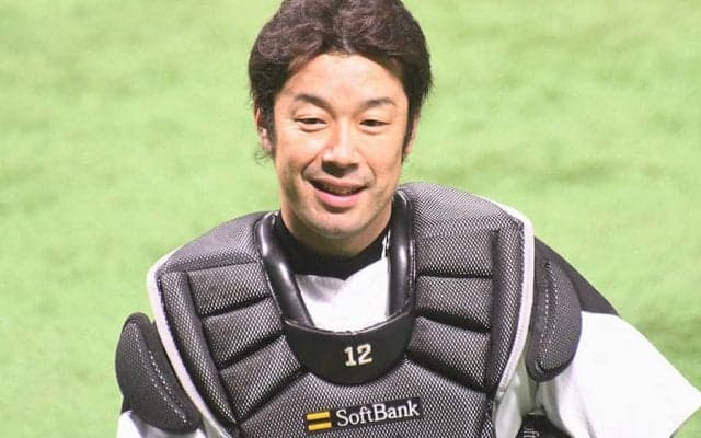 鷹・高谷裕亮が引退会見「大満足」　2軍バッテリーコーチ就任も発表