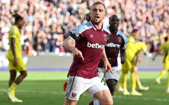 好調ウェストハムの若手FWが女優と交際、俳優の父も大歓迎