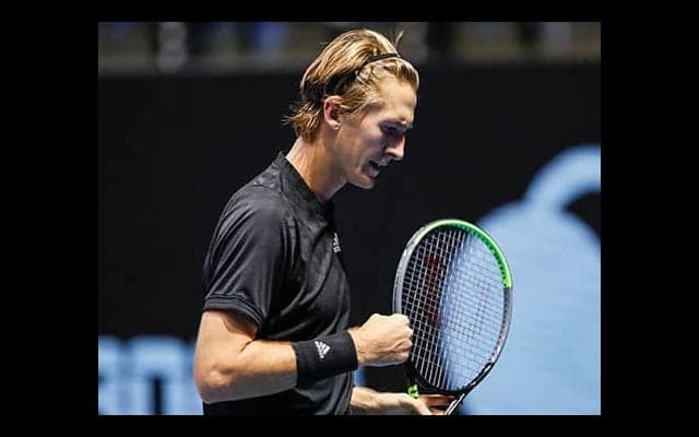 コルダ 好調カラツェフを撃破