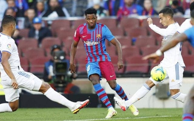 【ラ・リーガ解析】「メッシ退団」「クーマン解任」の苦境で促されたガビら若手の台頭【バルセロナに灯る「カンテラ」という希望の光】(1)