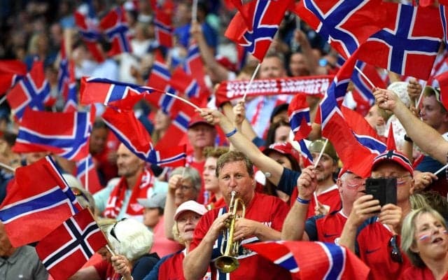 ノルウェー2部で試合中に28歳の元アイスランド代表MFが心停止…ピッチ上で心肺蘇生、容態は安定
