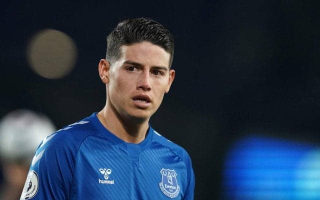 抗議で退場のハメス・ロドリゲス、タックル受け顔面に傷も笑顔で無事を報告