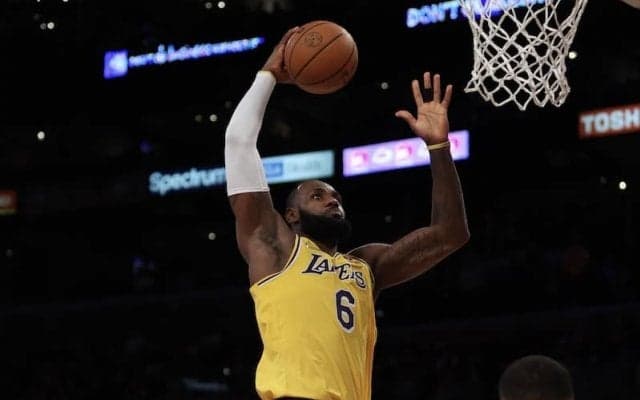 レイカーズが接戦を制し3連勝…レブロンがシーズン2度目のダブルダブル