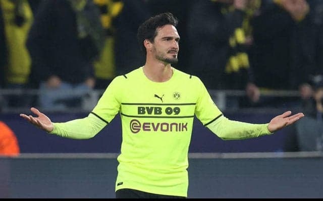 アヤックスに敗れたドルトムント、指揮官はフンメルス退場に異議 「腹が立った」