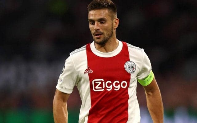 スライディング後にポストが股間を直撃、タディッチの体を張ったゴールに「無事だといいが…」