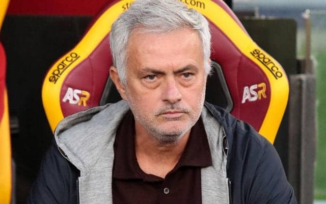 PK蹴り直しの基準に不服のモウリーニョ、“動かぬ証拠”を提示し「どう思うかね」