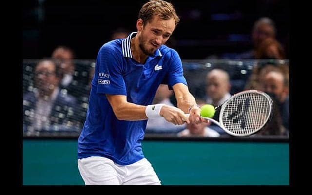 メド 逆転で8強「厳しかった」