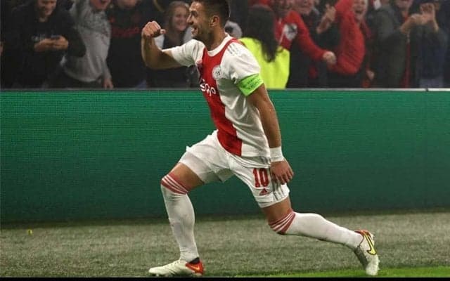 「面白過ぎる」ポストに股間直撃のタディッチ、“珍”ギプス姿で笑いを届ける 「それどこで売ってるの？」