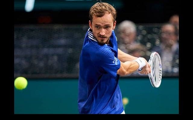 メド「不利」な戦い制し4強へ