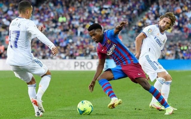 【ラ・リーガ考察】「クーマンが失敗した理由」とバルセロナを苦しめる「ポゼッション」と「4‐3‐3」の呪縛【「生え抜きの天才」率いる“シャビ・バルサ”を徹底予想】(2)