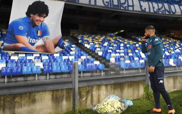 レジェンドの死から1年…ナポリがマラドーナ氏をデザインした特別ユニフォームを発表！