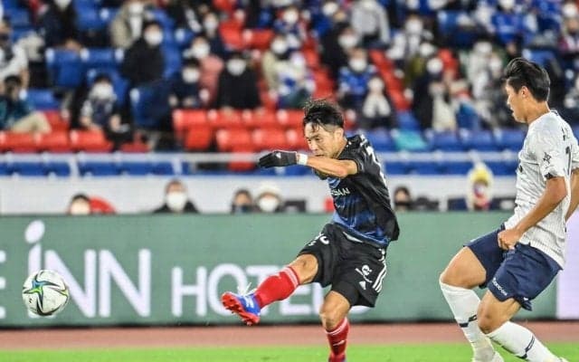 「エース交代」「ぶっつけ3バック」と長谷川健太監督の策がすべて裏目に出た90分【横浜FM、東京に大勝(2)】