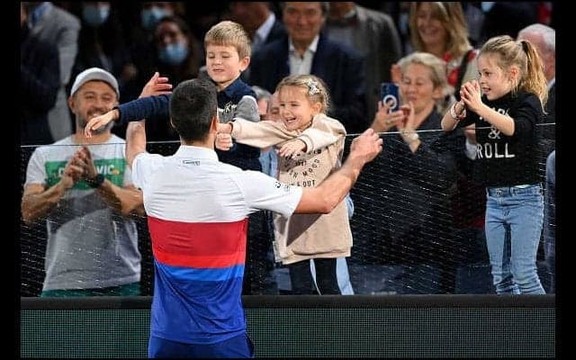 ジョコビッチがマスターズ大会新記録！子どもたちと優勝を祝う［ATP1000 パリ］