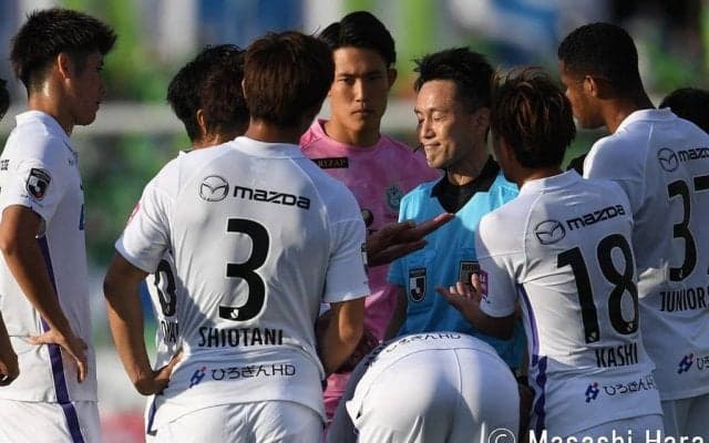 【J1分析】前半16分「ビジョンに写し出されたプレー」へのそれぞれの思い【湘南ベルマーレ対サンフレッチェ広島】「退場の場面で両チームが見せたプロらしさ」(1)