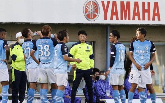 【J2「霜月の頂上決戦」】「首位攻防戦」を制した磐田・服部年宏ヘッドコーチと京都・チョウ監督が試合後に語った「共通の言葉」！【戸塚啓のJ2のミカタ】(1)