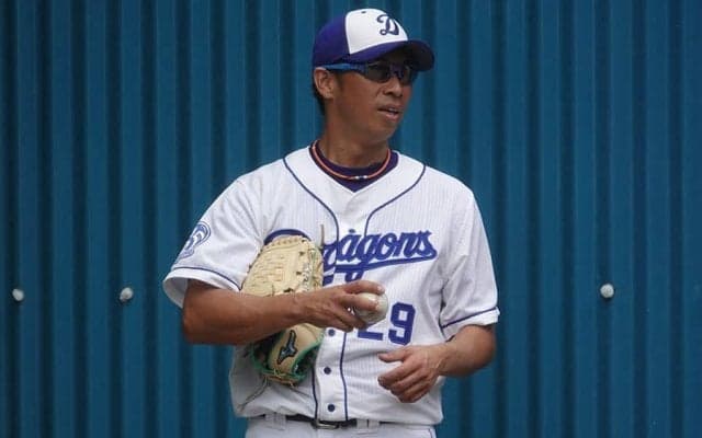 笑いながら容赦なく“鬼ノック”　選手悲鳴「現役の時もっと優しかったのに」