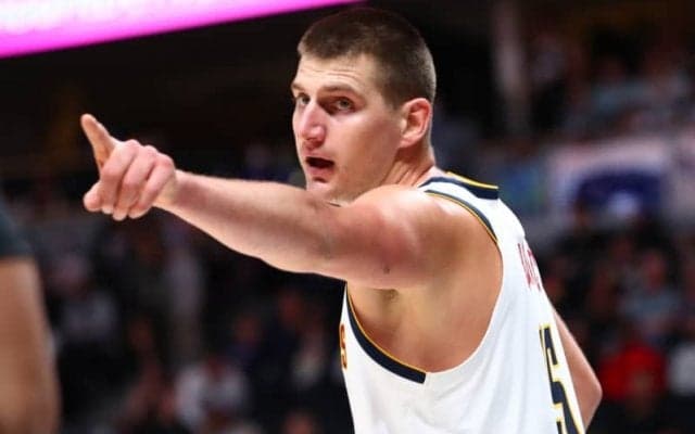 突き飛ばし行為で退場のヨキッチに1試合の出場停止処分…モリスには罰金5万ドル