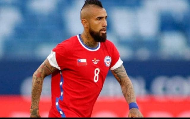 「素晴らしい光景」母国帰還の父の元へまっしぐら、ビダル息子が胸元へ飛び込む「代表ウィークの良い部分」