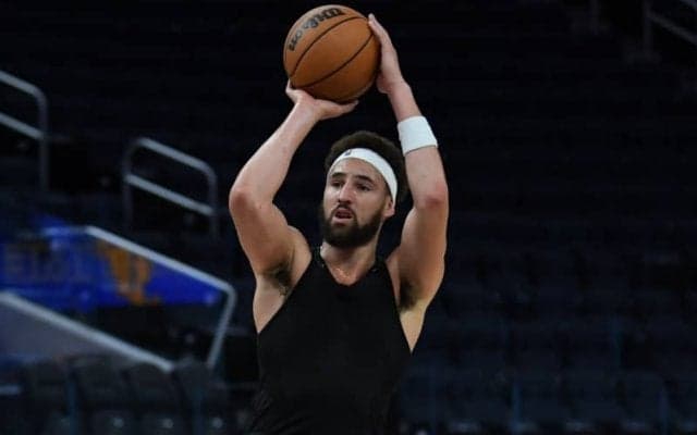 クレイ・トンプソンはクリスマス前に復帰？　著名記者が現状を明かす