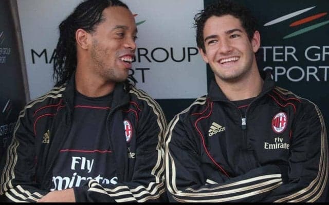 「なんて2人だ！」ミランでプレーしたブラジルのスター、ロナウジーニョとパトの再会に現役セレソンも興奮