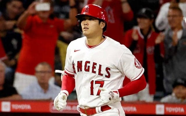 【MLB】大谷翔平の“シルバーバット”を持つ姿が「素晴らしい」　球団が粋な投稿で快挙祝福