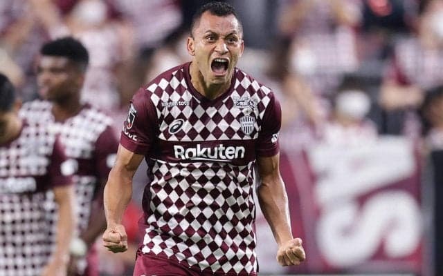 3位目指す神戸に痛手、FWドウグラスが一時帰国…左長内転筋肉離れで全治6週間