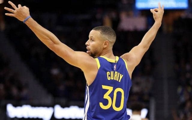 好調のステフィン・カリーをスティーブ・カーHCが称賛「彼は挑戦するんだ」