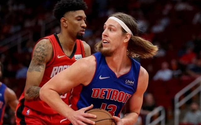 ピストンズのベテランビッグマン、ケリー・オリニクが左膝負傷により最低6週間の離脱