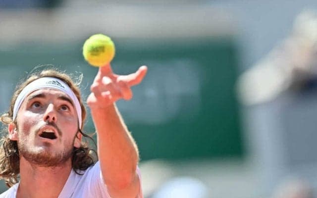 腕を痛めていたチチパスが練習再開。SNSに髭を剃った写真も