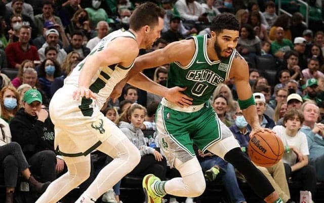 バックスとの激戦をセルティックスが制す！ウォリアーズは好調ブルズに快勝／NBA