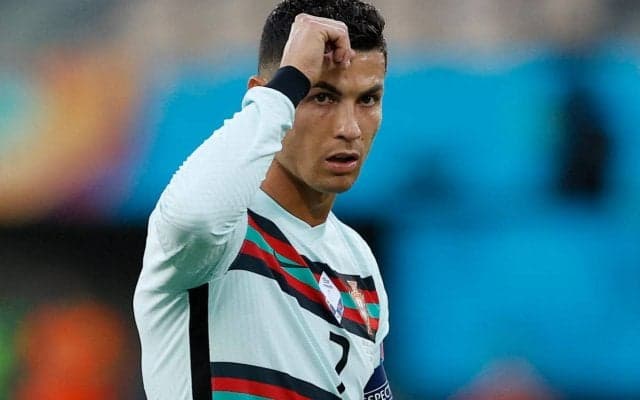 「全力で走り続けた」ピッチに侵入しC・ロナウドからユニフォームをもらった女の子が回想「ありがとうって言ってくれた」