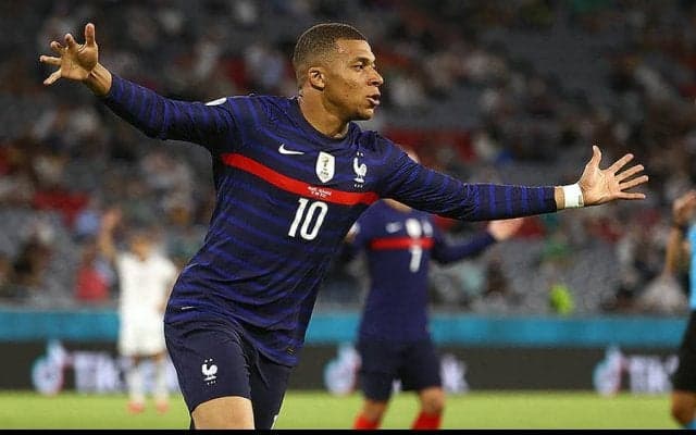 王者フランスが8発圧勝で7大会連続16度目の本大会行き決定! ムバッペが代表初の圧巻4ゴール《カタールW杯欧州予選》